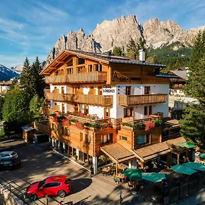 Ciasa Lorenzi 3*, Cortina d'Ampezzo Italien